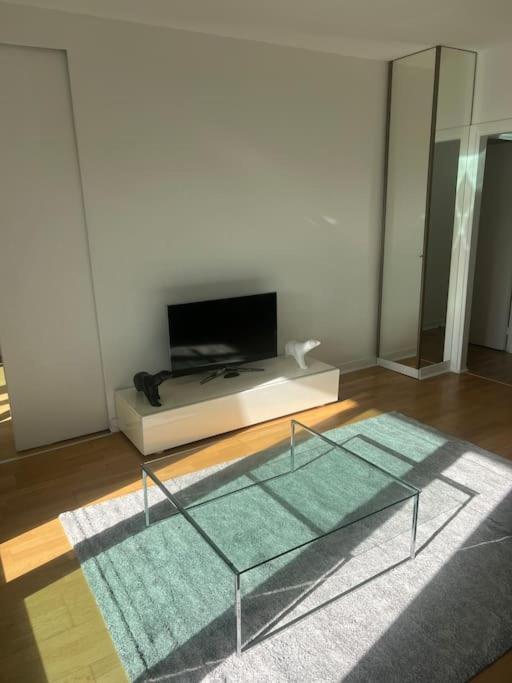 Tour Eiffel Terrasse Vue Seine Apartment Париж Екстериор снимка